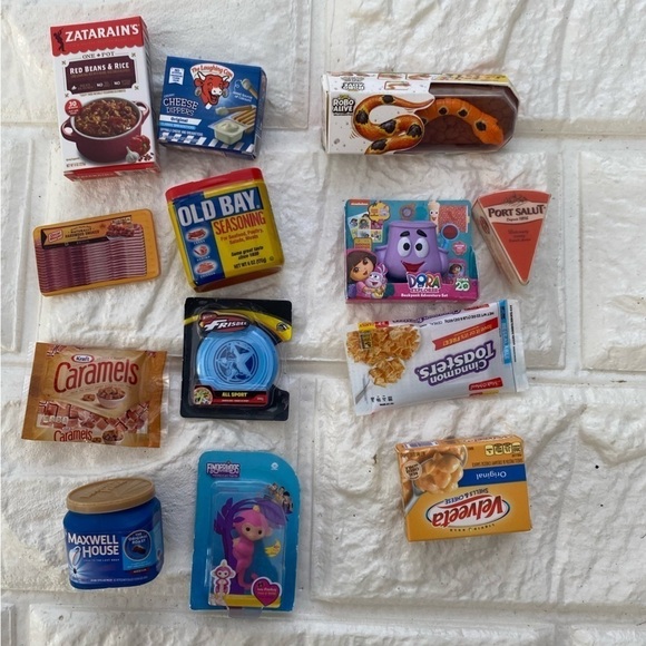 Mini Brands lot of 12 pieces - Picture 1 of 5